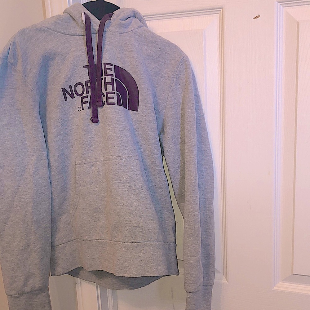 Women’s north face hoddie